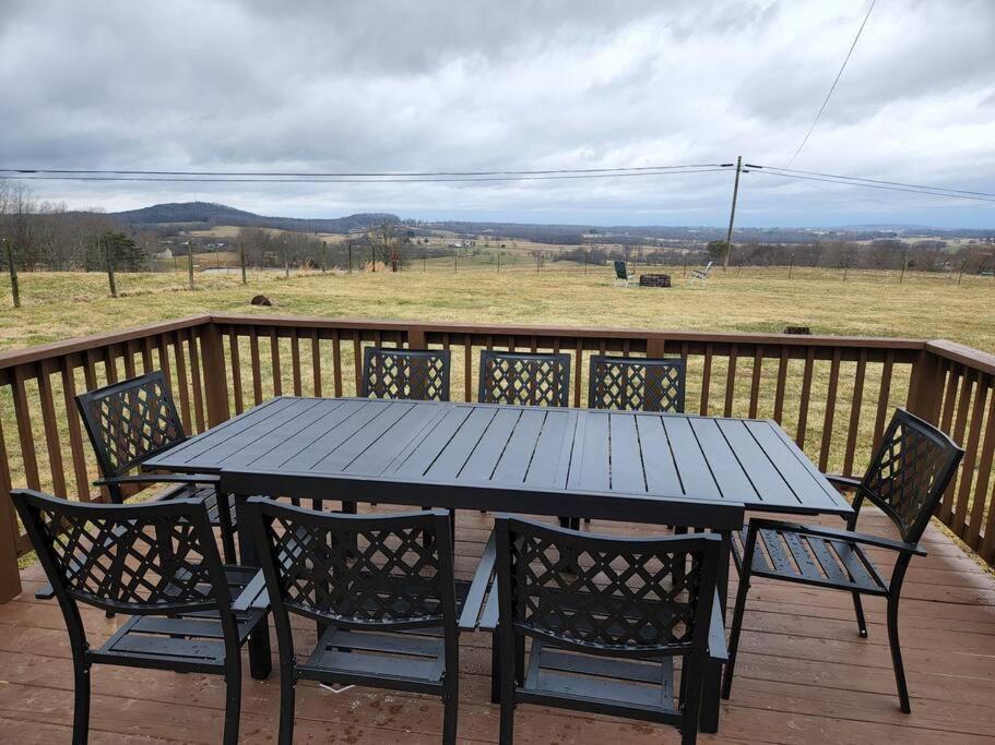 Spacious Family Farmhouse Pikeville Exterior photo