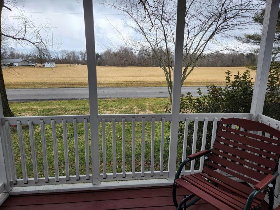 Spacious Family Farmhouse Pikeville Exterior photo