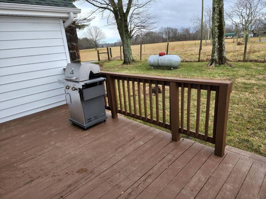 Spacious Family Farmhouse Pikeville Exterior photo